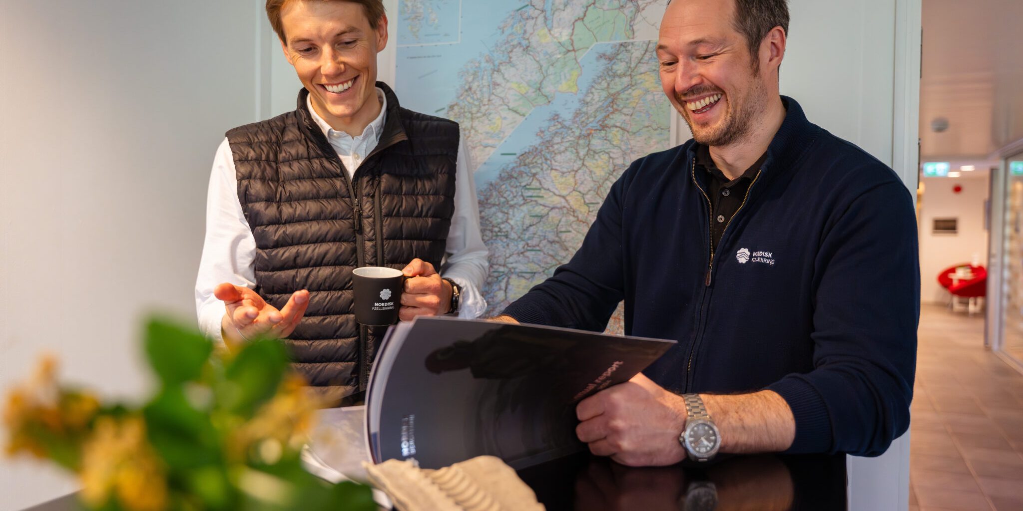 Ole Kanstad og Patrik Bones Olsen på jobb i Bjerkvik. Her søker vi nu kalkulatør.